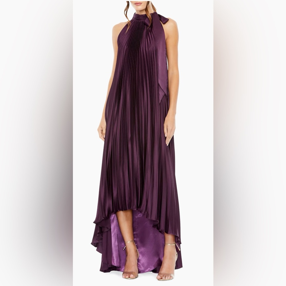 Mac Duggal

Pleated Halter High-Low Gown